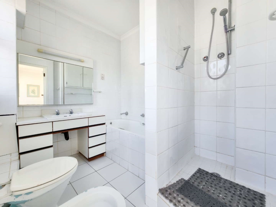 3 Bedroom Property for Sale in Sea Point Western Cape